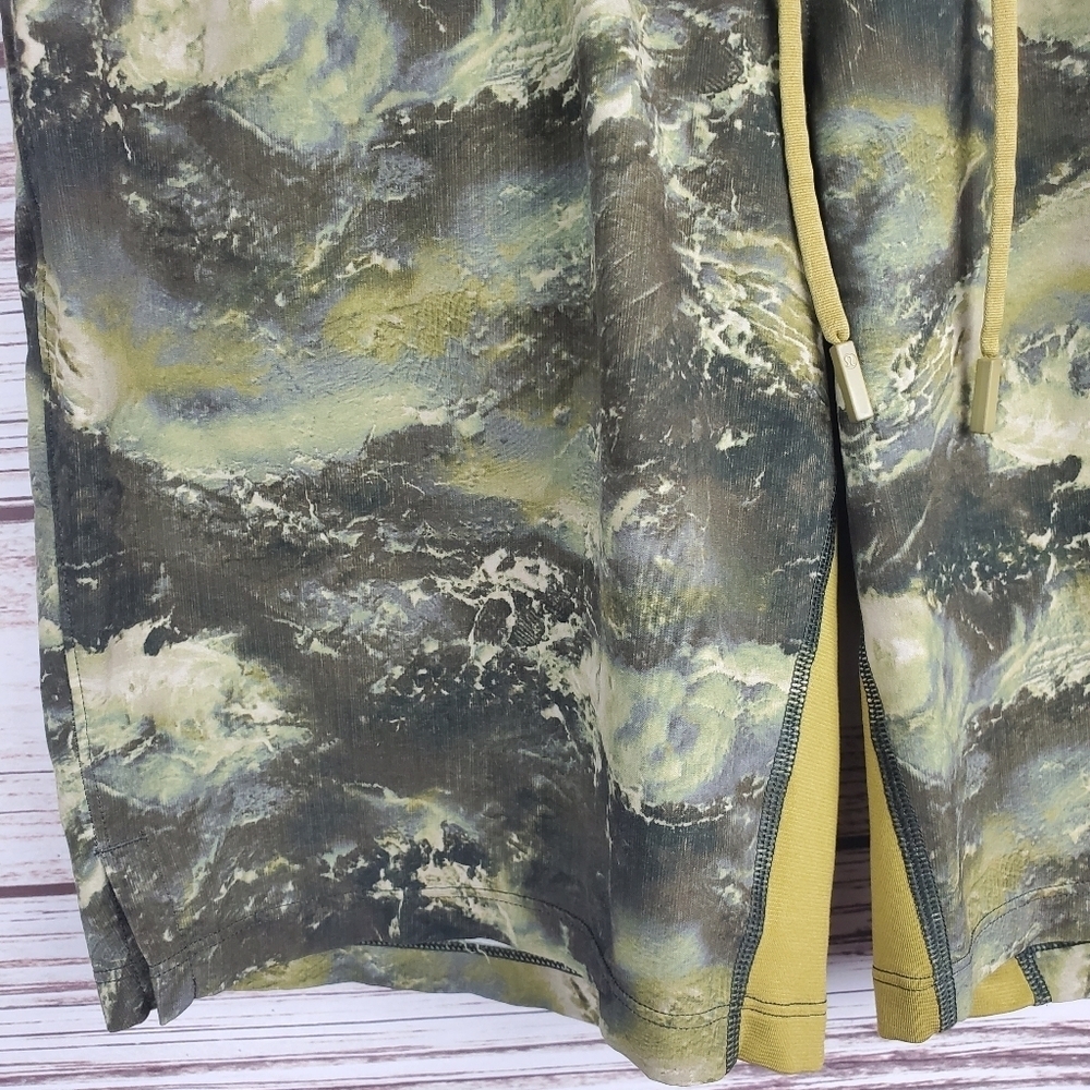 Lululemon Mens Small T.H.E. THE Linerless 9" Green High Drive Athletic Shorts - Picture 4 of 10